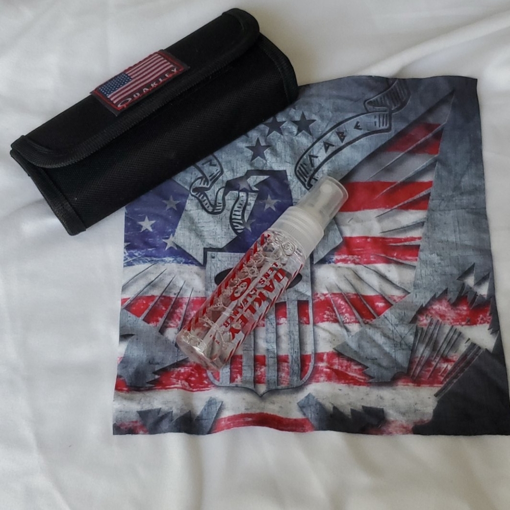 Oakley Sunglasses & Glasses Cleaning Kit